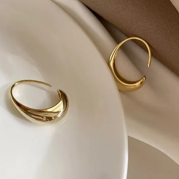 ⚡️Insta gold plated C-shaped Earrings - Picture 3 of 5